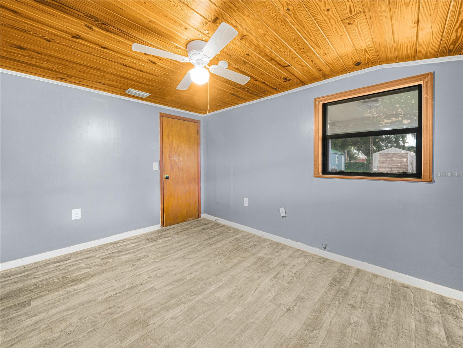 Image 16 of 23 For 2120 Dille Street