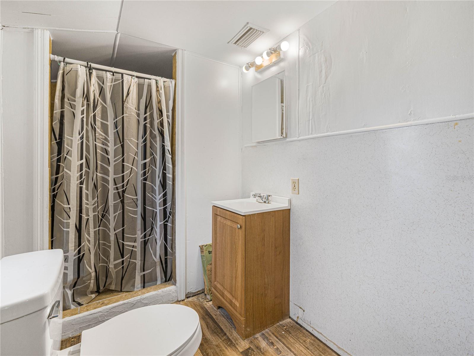 Image 17 of 23 For 2120 Dille Street