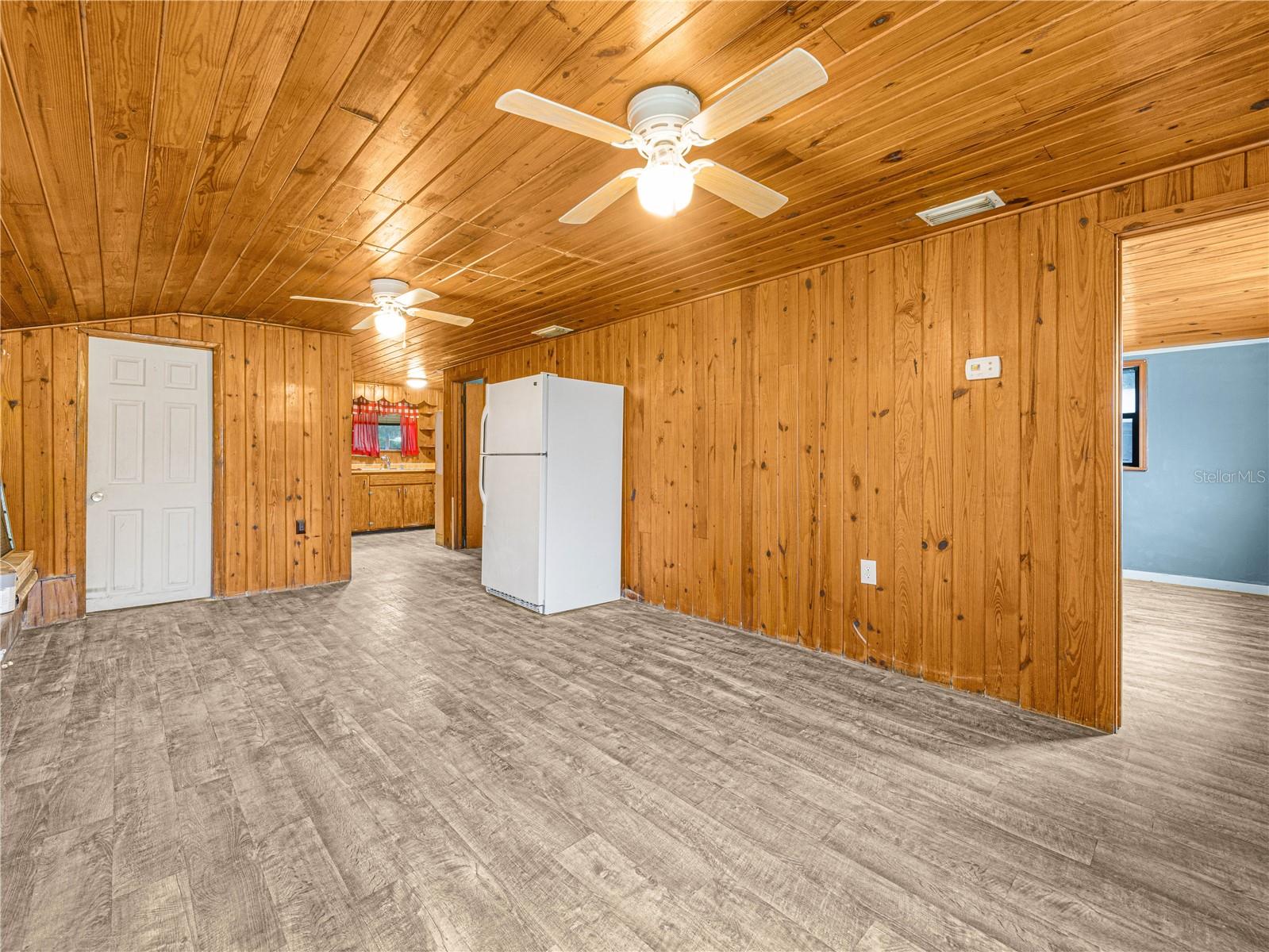 Image 7 of 23 For 2120 Dille Street