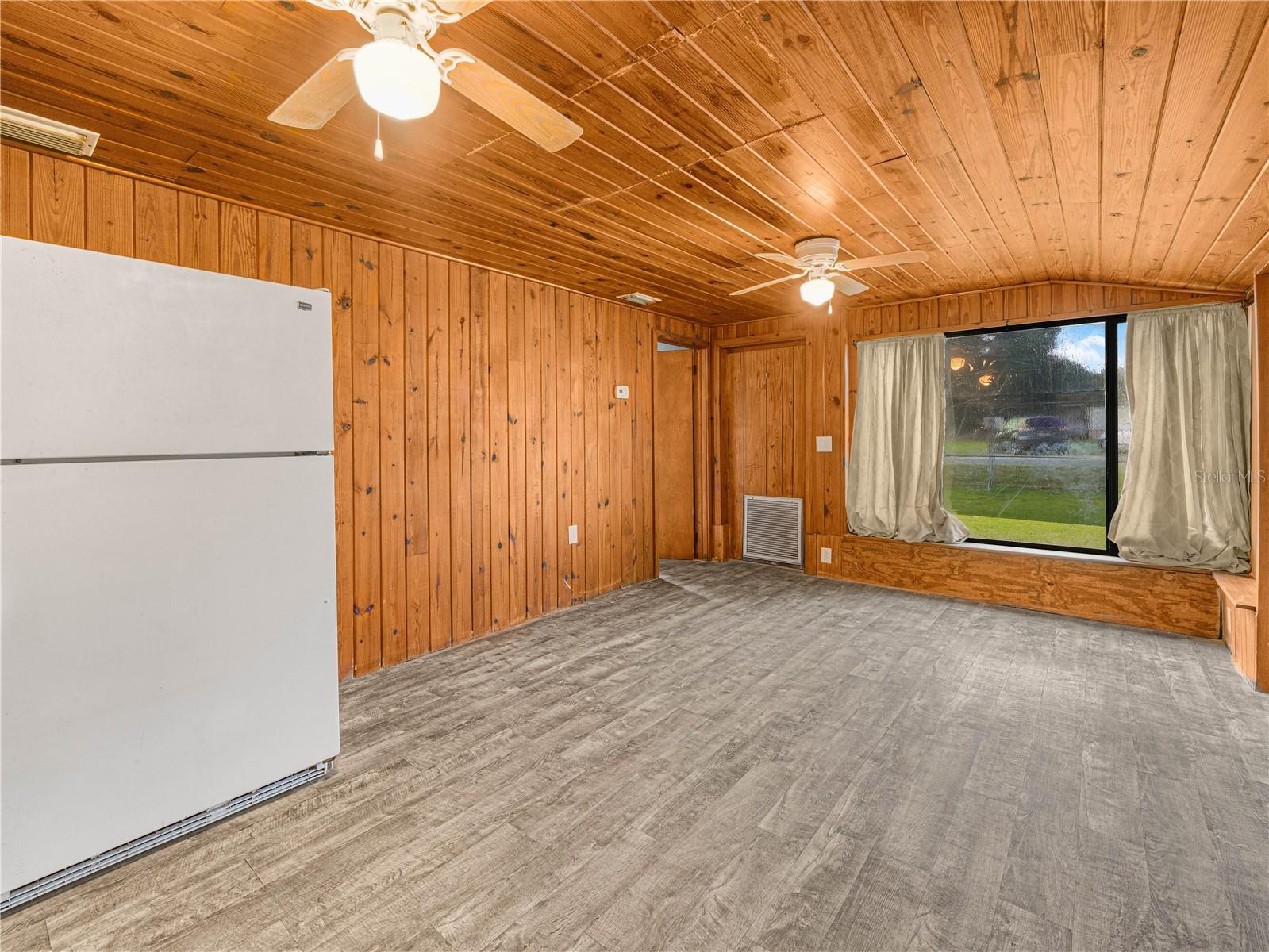 Image 8 of 23 For 2120 Dille Street