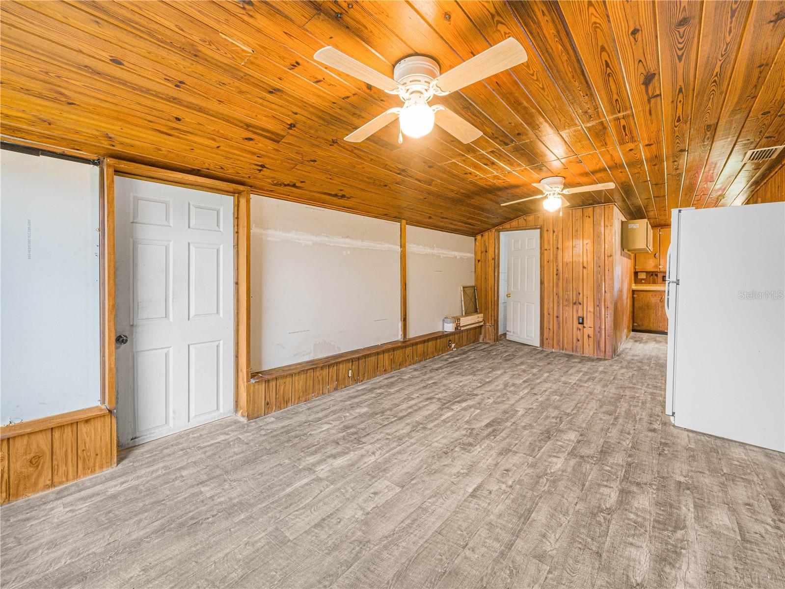 Image 9 of 23 For 2120 Dille Street