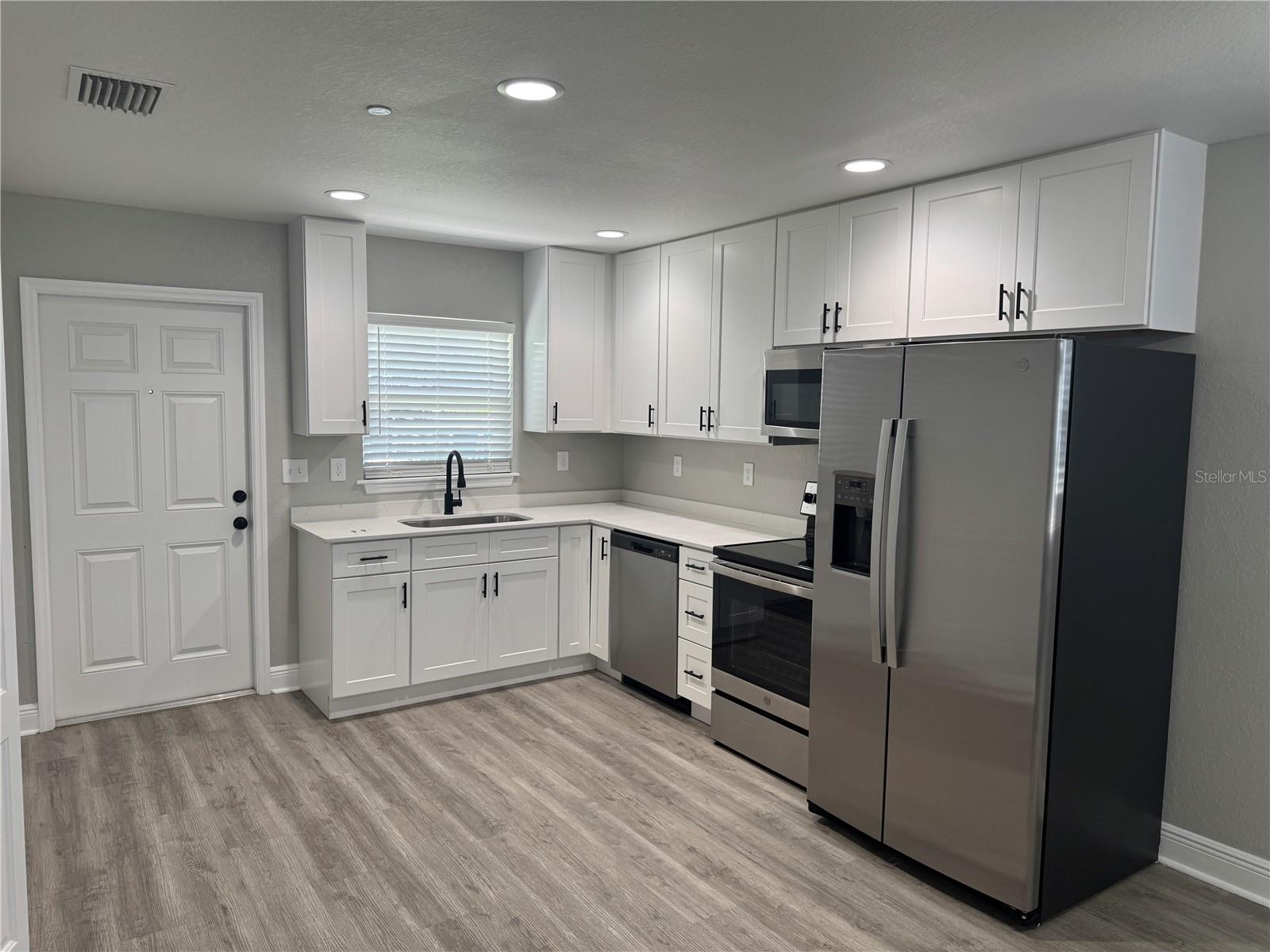 Image 4 of 11 For 740 Pleasant Avenue N