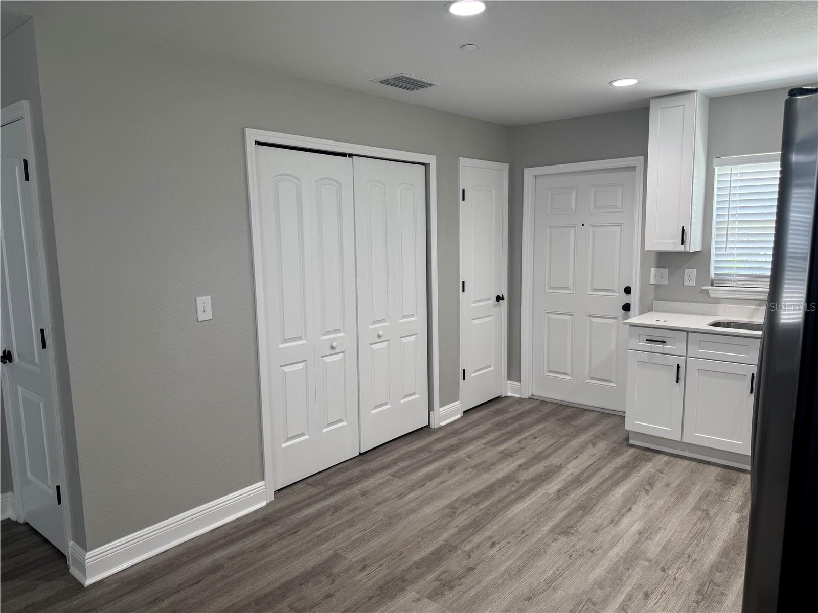 Image 5 of 11 For 740 Pleasant Avenue N