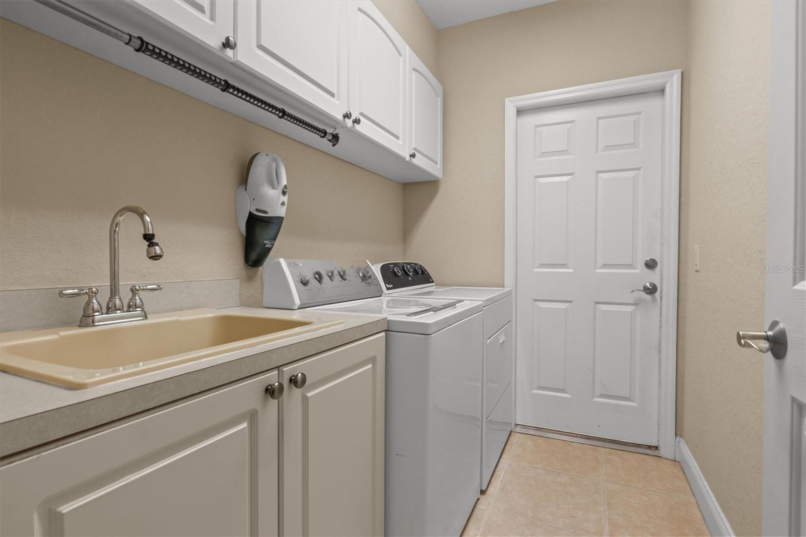 Listing photo id 32 for 2593 Colonel Ford Drive