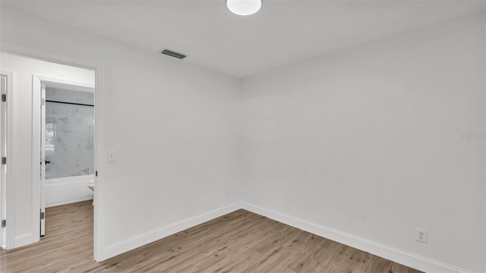 Image 11 of 22 For 408 Sycamore Street Sw