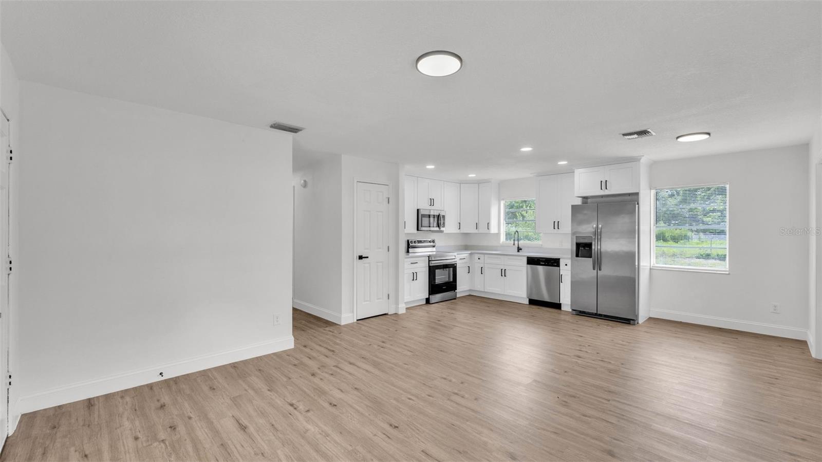 Image 3 of 22 For 408 Sycamore Street Sw