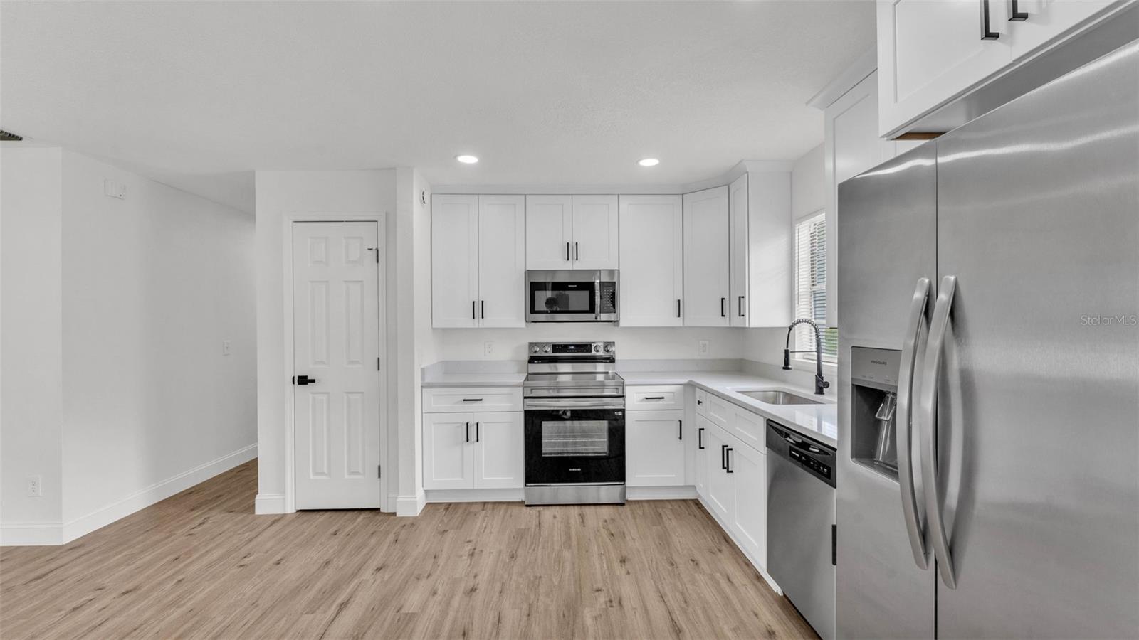 Image 7 of 22 For 408 Sycamore Street Sw