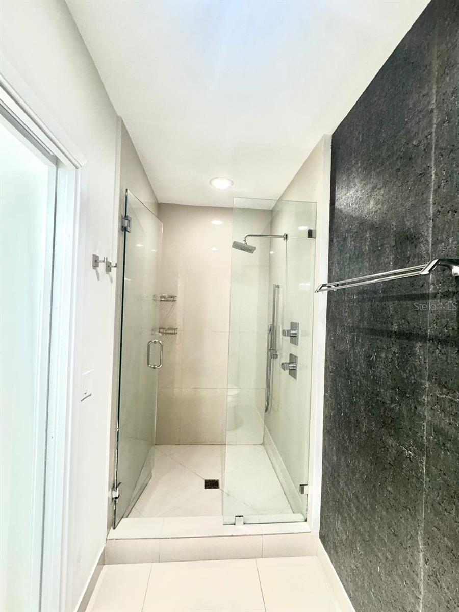 Image 19 of 43 For 600 27th Street 604