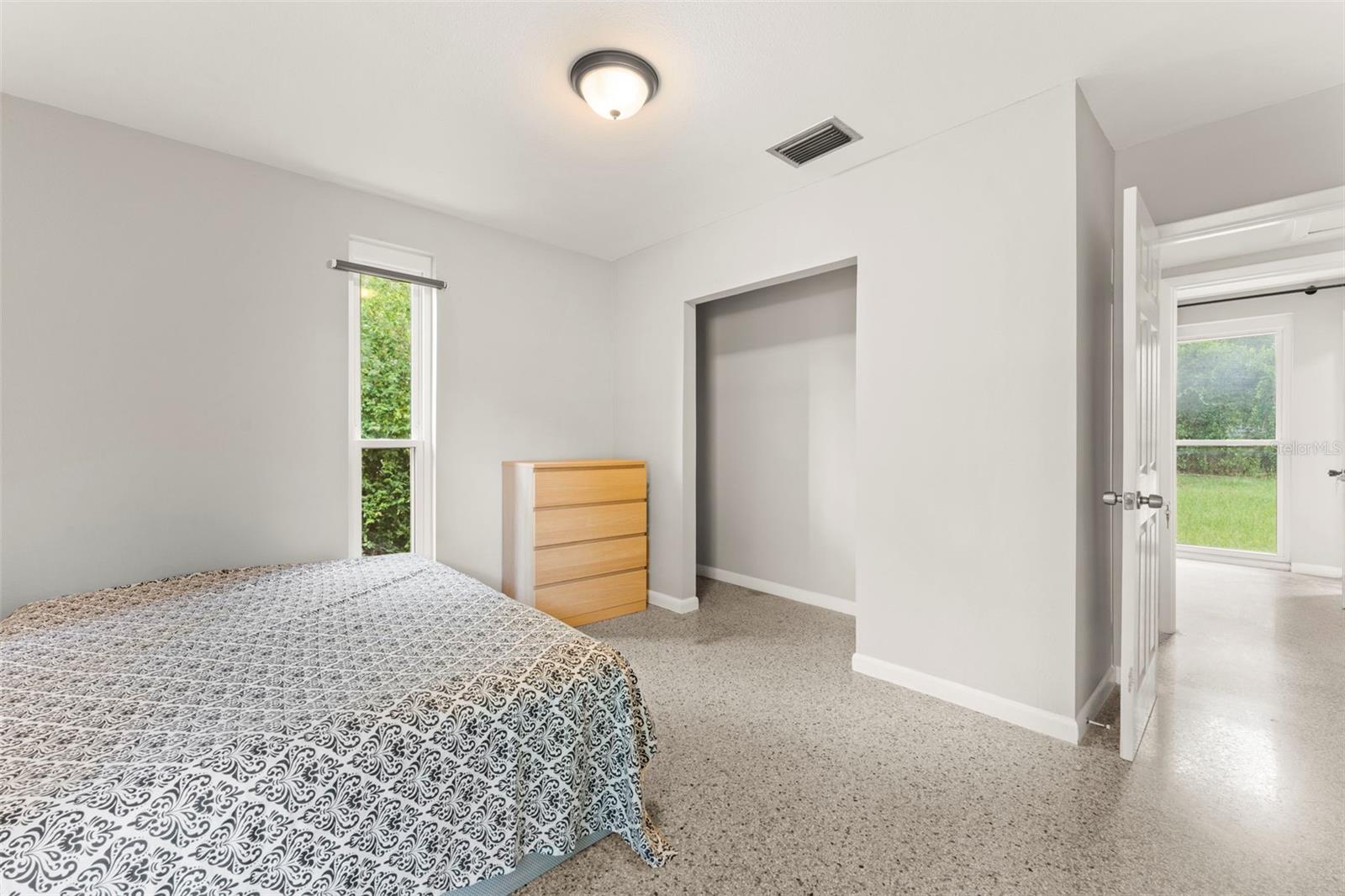 Image 17 of 29 For 1018 Briarwood Avenue
