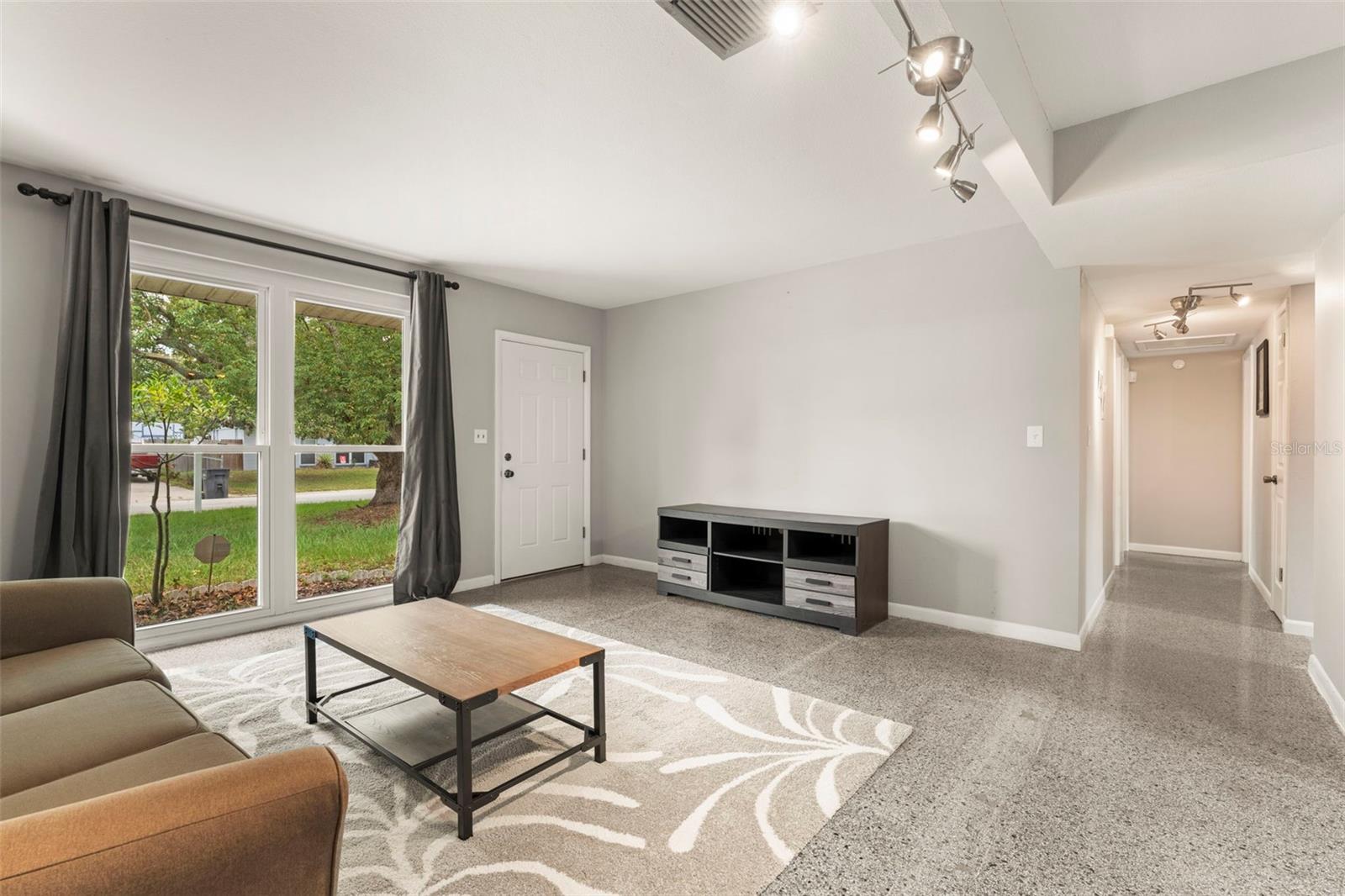 Image 6 of 29 For 1018 Briarwood Avenue