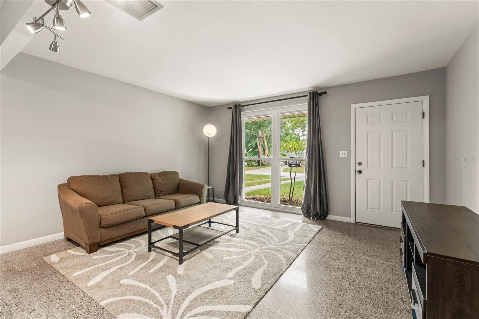 Image 7 of 29 For 1018 Briarwood Avenue