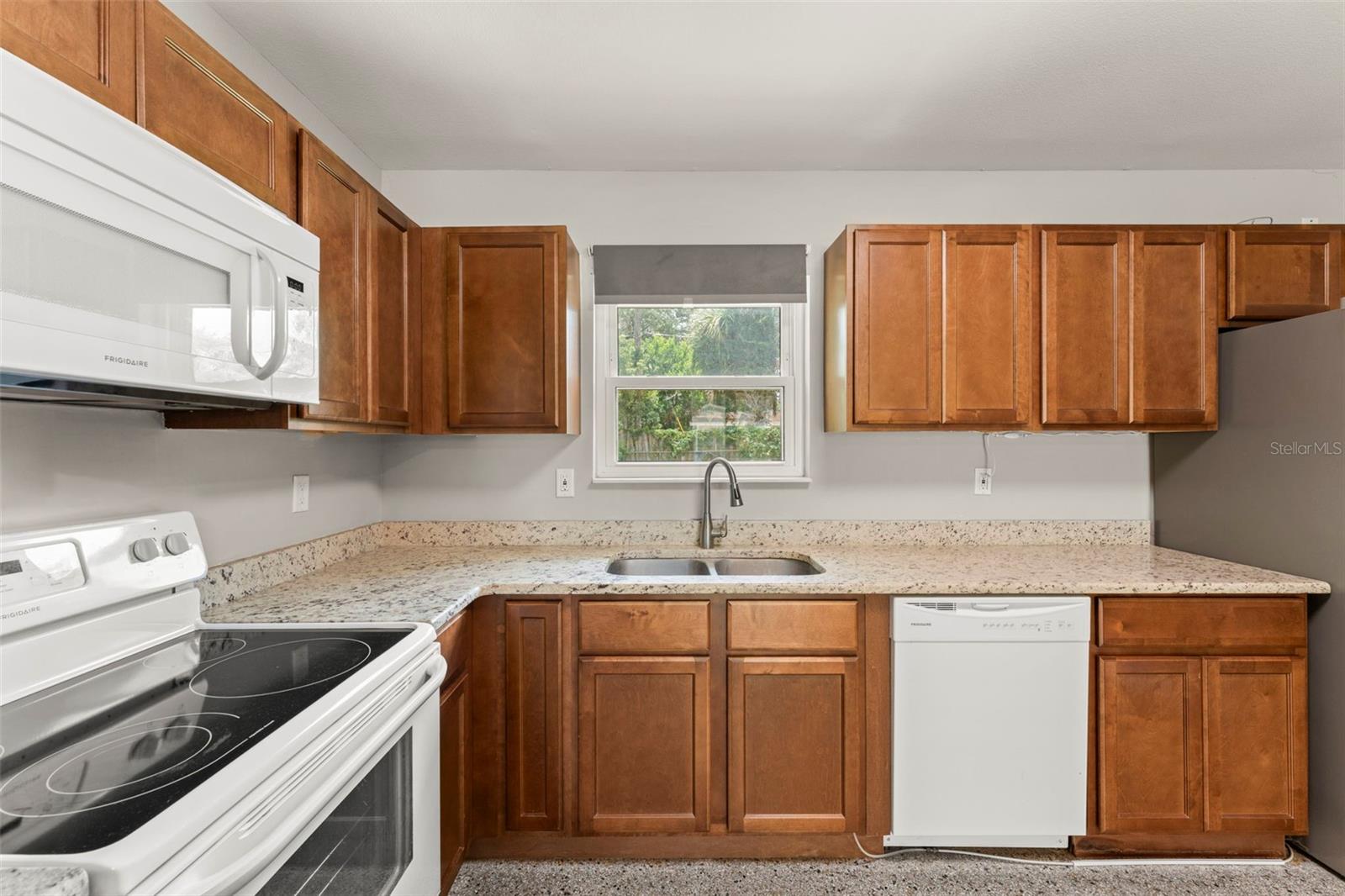Image 8 of 29 For 1018 Briarwood Avenue