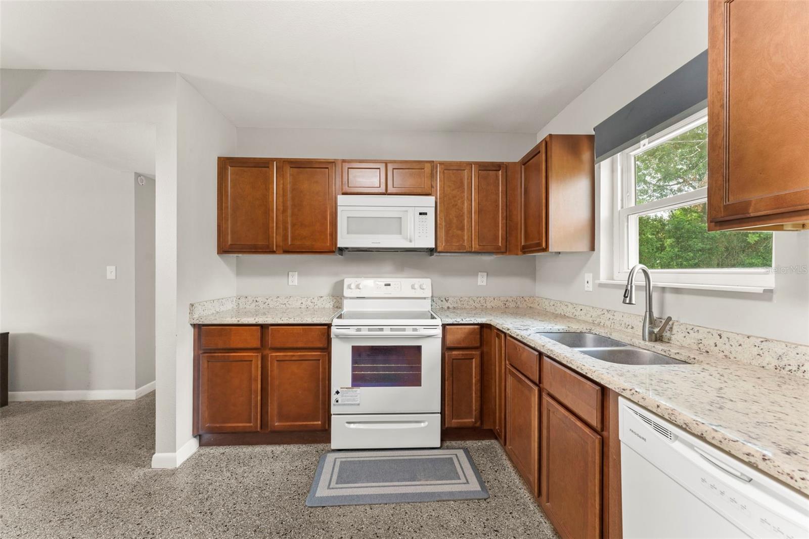 Image 9 of 29 For 1018 Briarwood Avenue