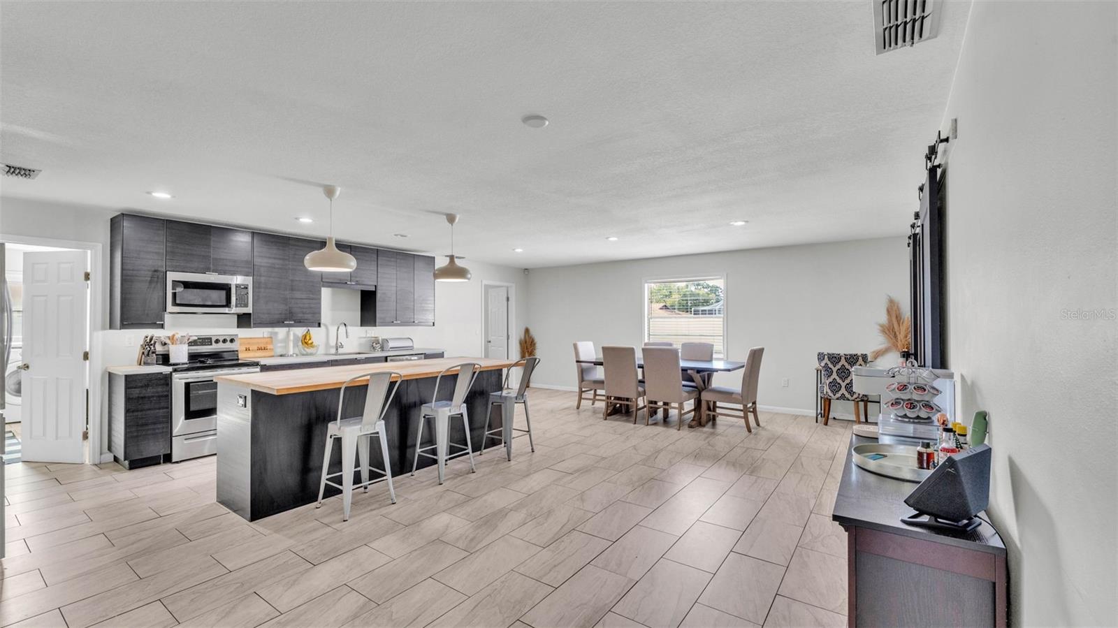 Image 10 of 44 For 934 Point View Lane