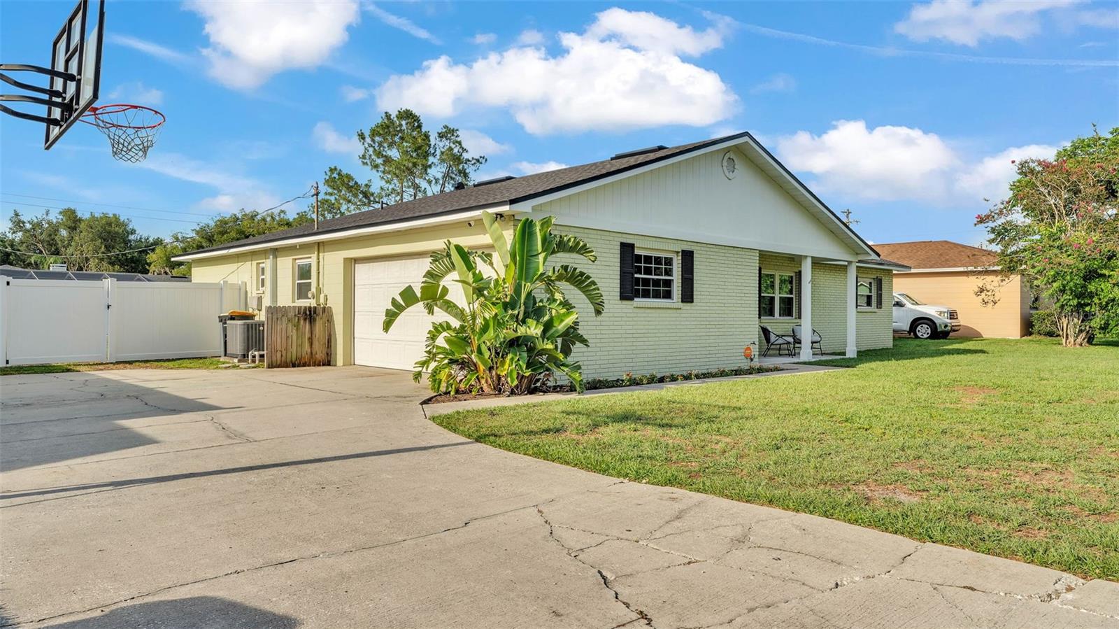 Image 4 of 44 For 934 Point View Lane