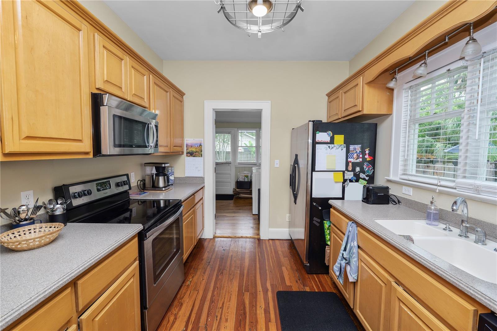 Image 16 of 42 For 817 College Avenue