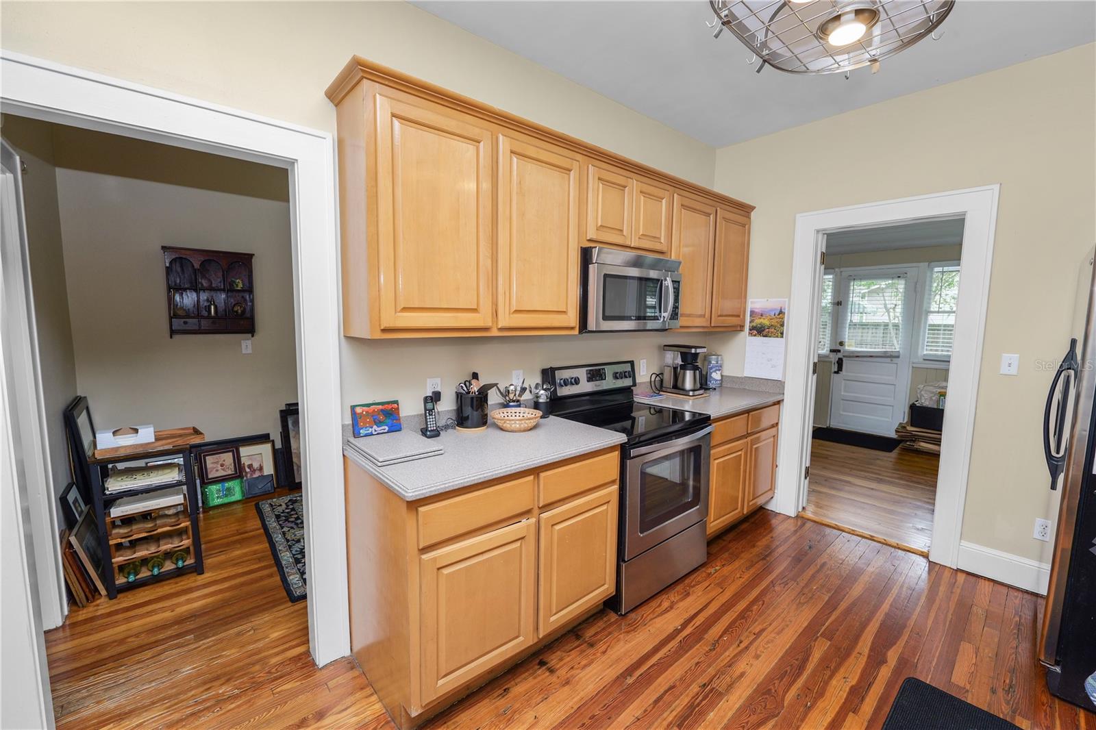 Image 17 of 42 For 817 College Avenue