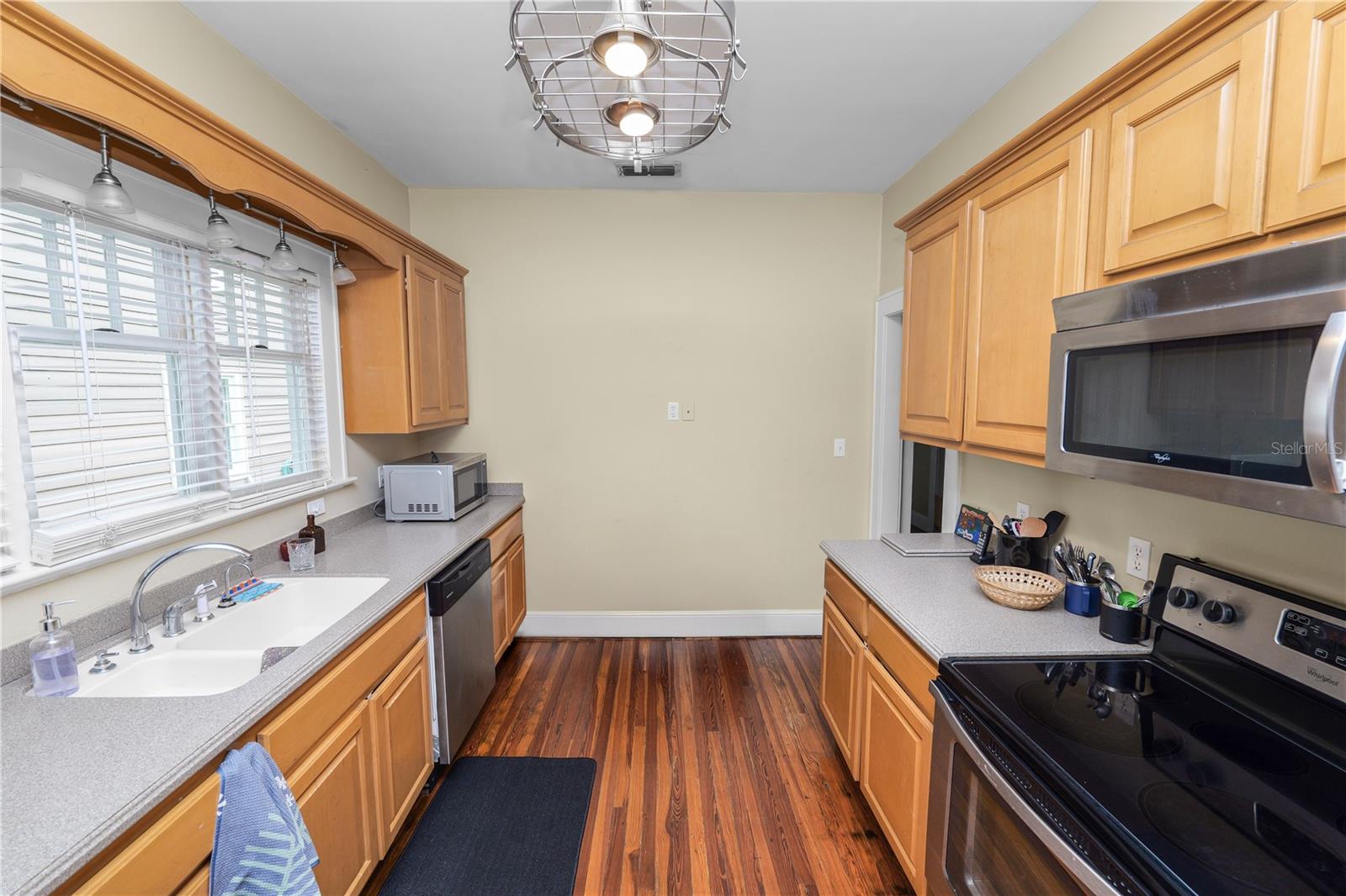 Image 19 of 42 For 817 College Avenue