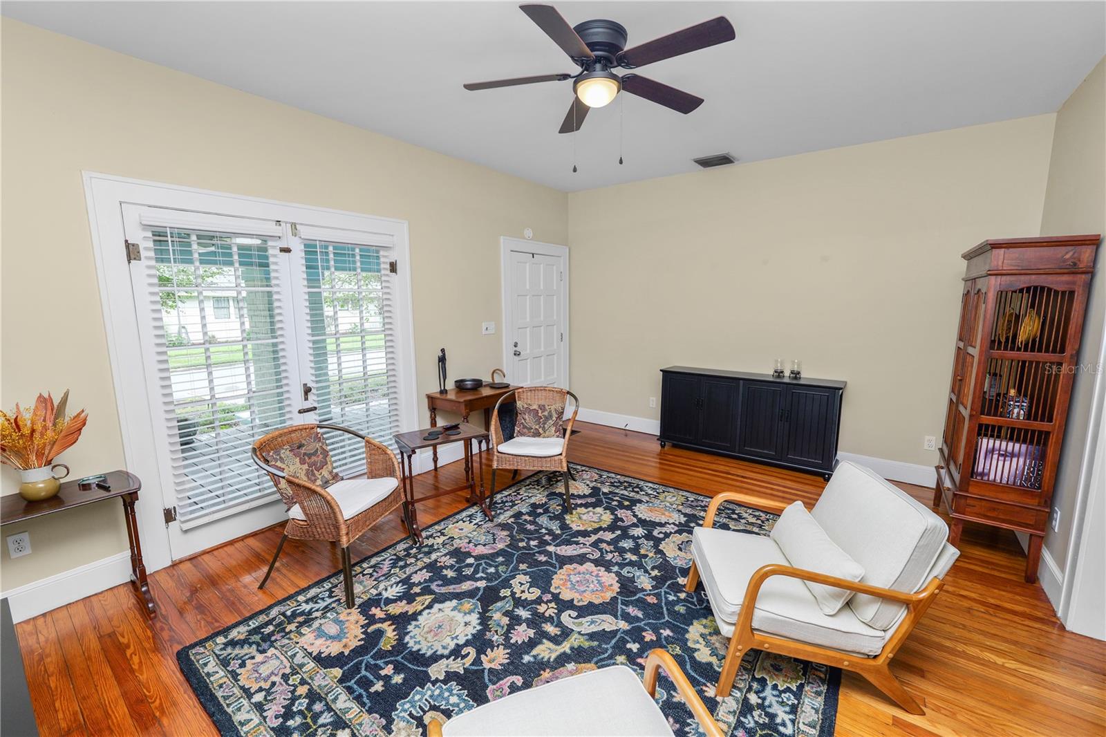 Image 9 of 42 For 817 College Avenue