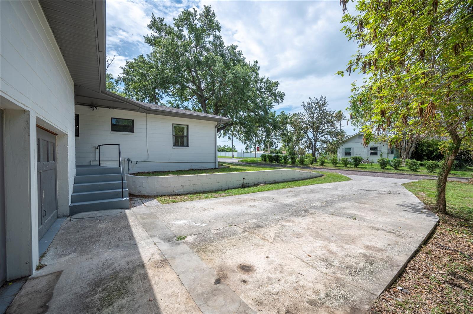 Image 5 of 46 For 818 Woodward Street