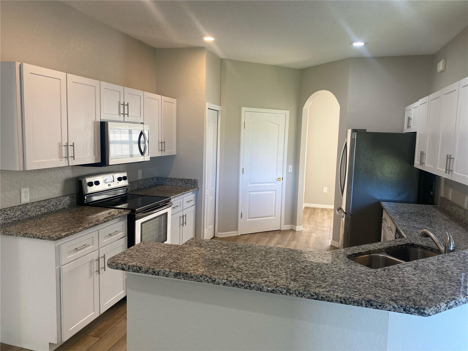 Image 10 of 49 For 8159 Woodvine Circle