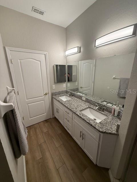 Image 22 of 49 For 8159 Woodvine Circle