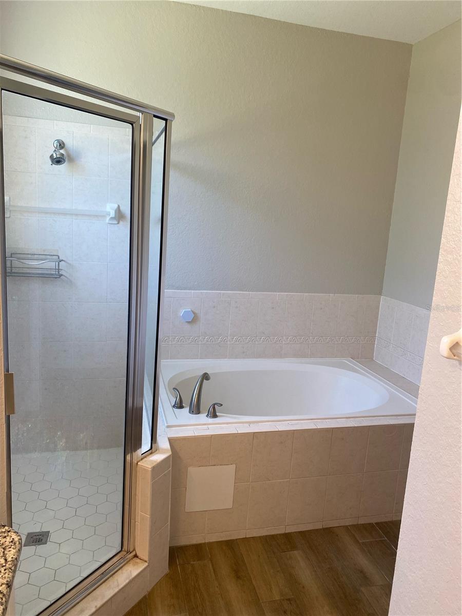 Image 25 of 49 For 8159 Woodvine Circle