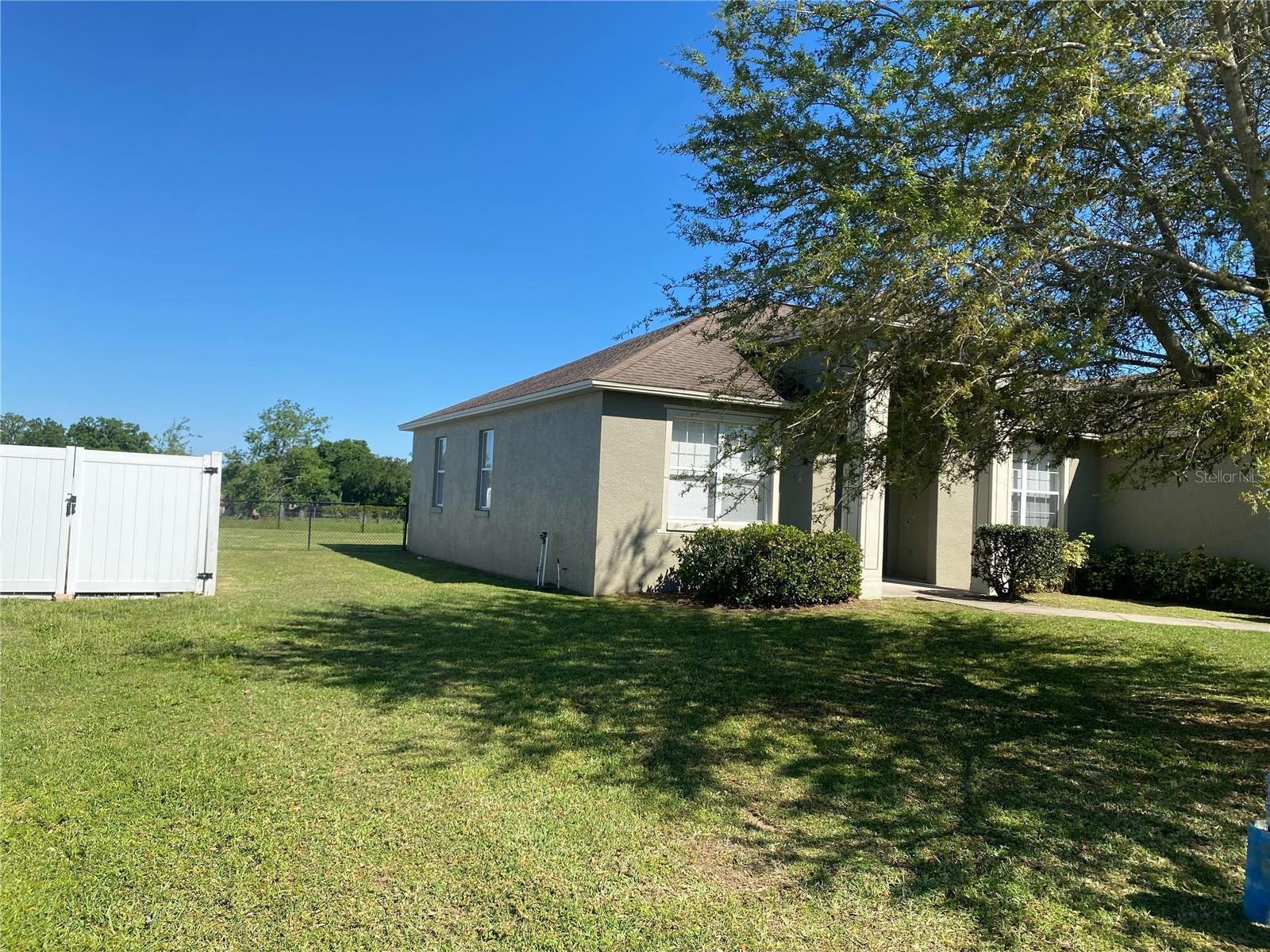Image 4 of 49 For 8159 Woodvine Circle