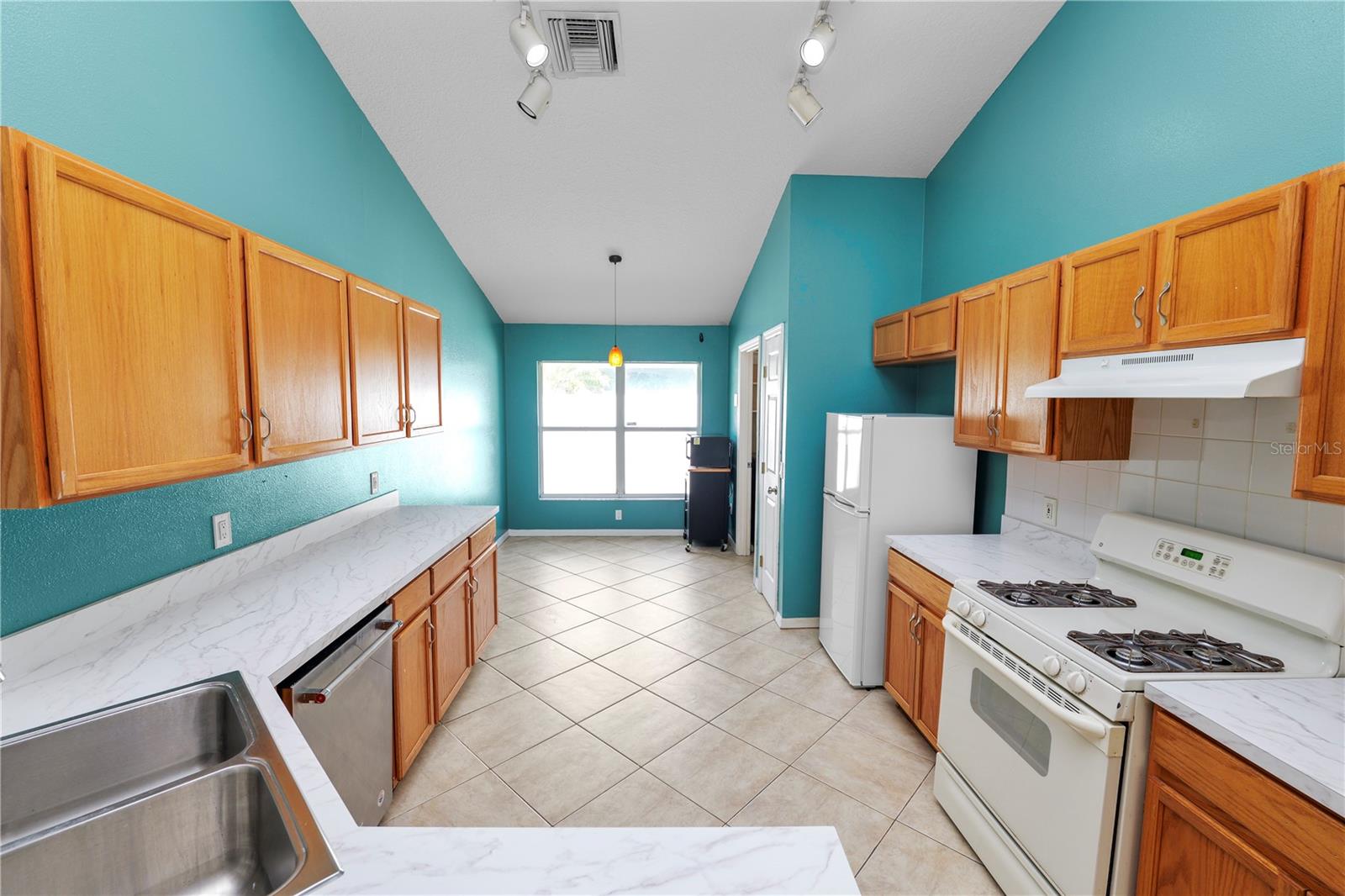 Image 16 of 63 For 16804 Hawkridge Road