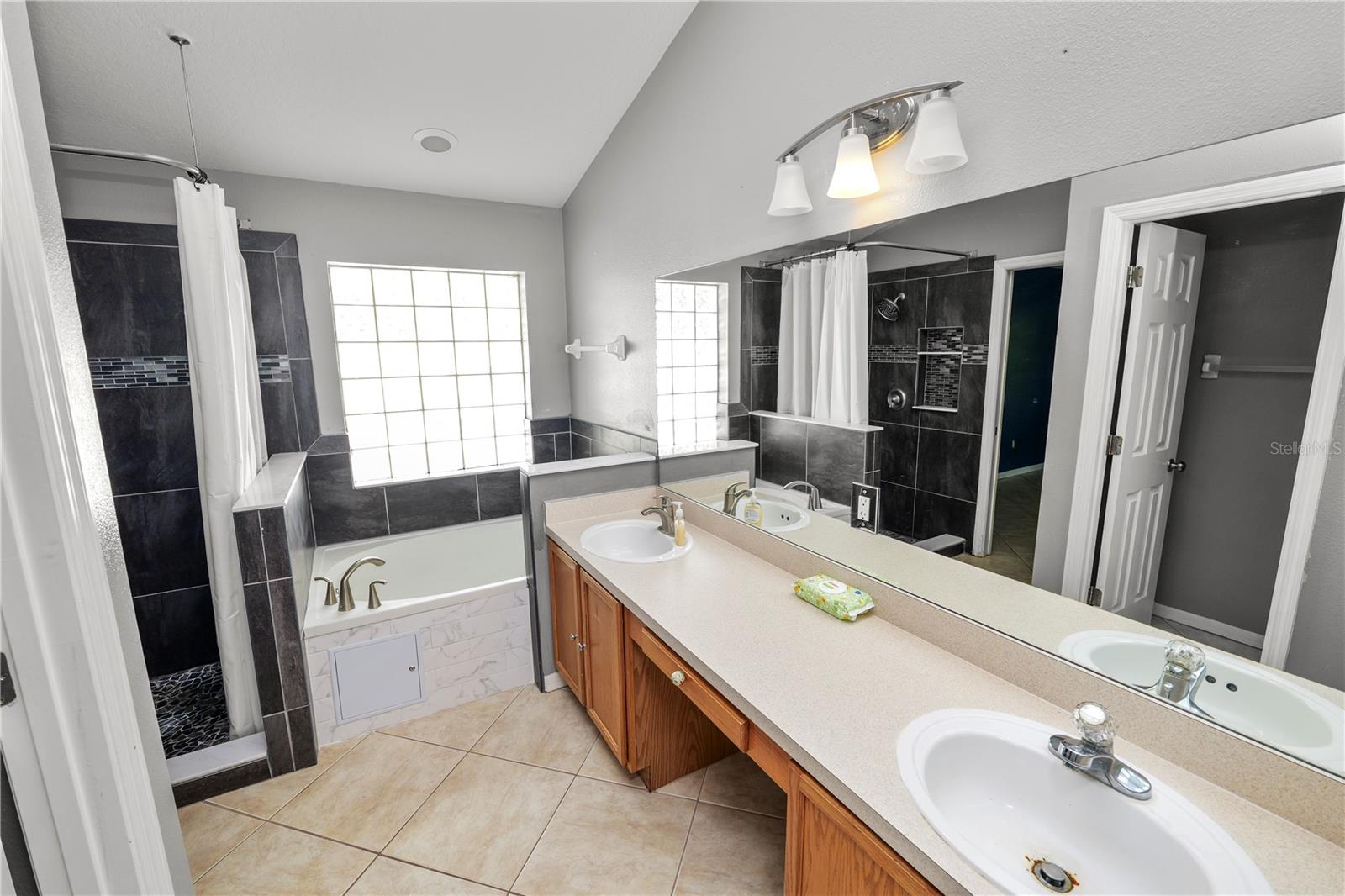 Image 25 of 63 For 16804 Hawkridge Road