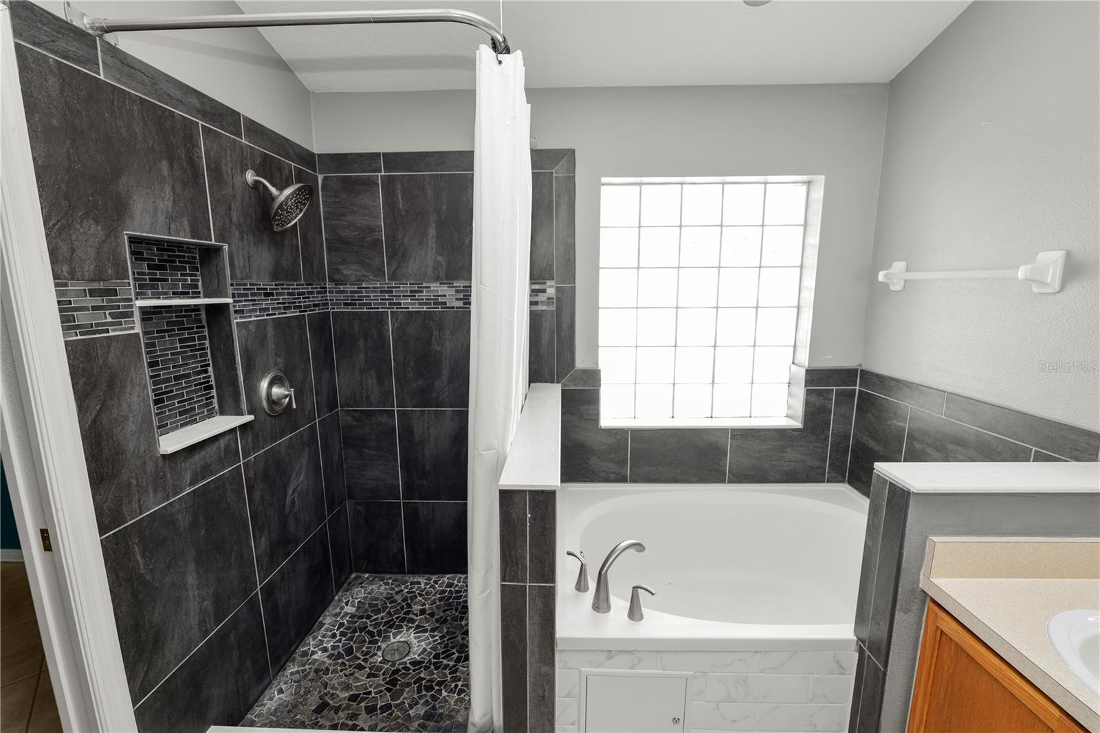 Image 28 of 63 For 16804 Hawkridge Road