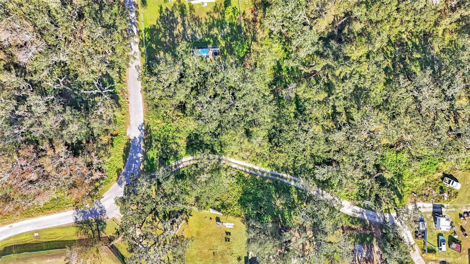 Image 5 of 6 For  Arnaz Drive 