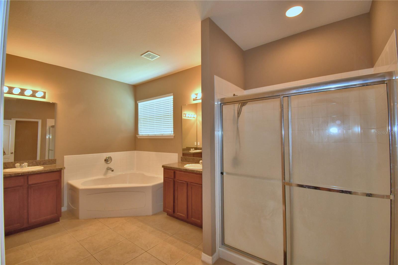Image 22 of 87 For 2721 Walden Woods Drive