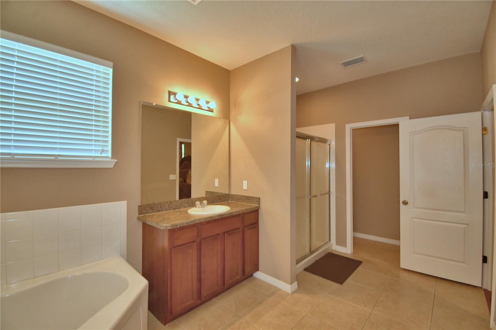 Image 25 of 87 For 2721 Walden Woods Drive