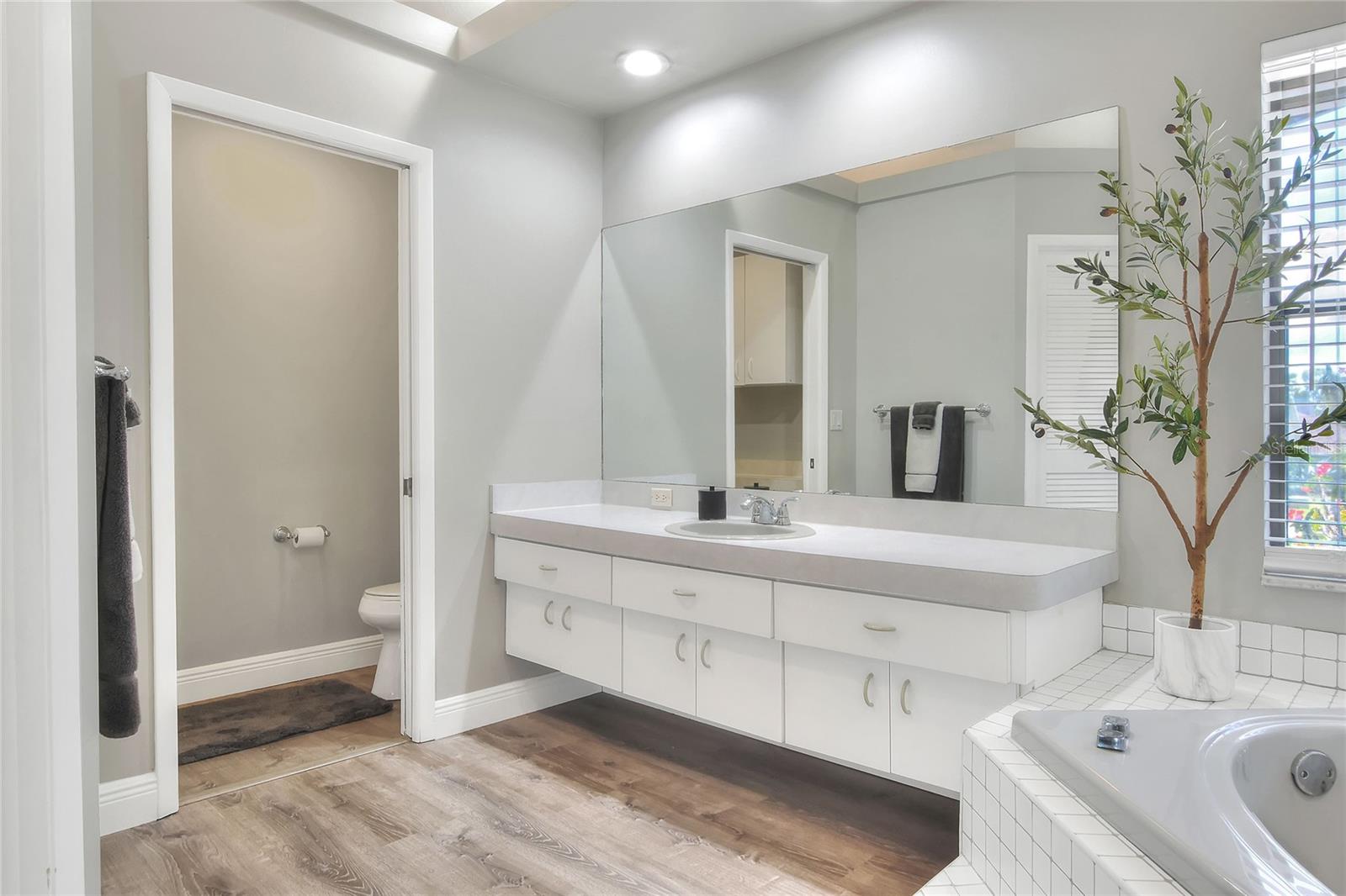 Image 33 of 64 For 8721 Latham Lane
