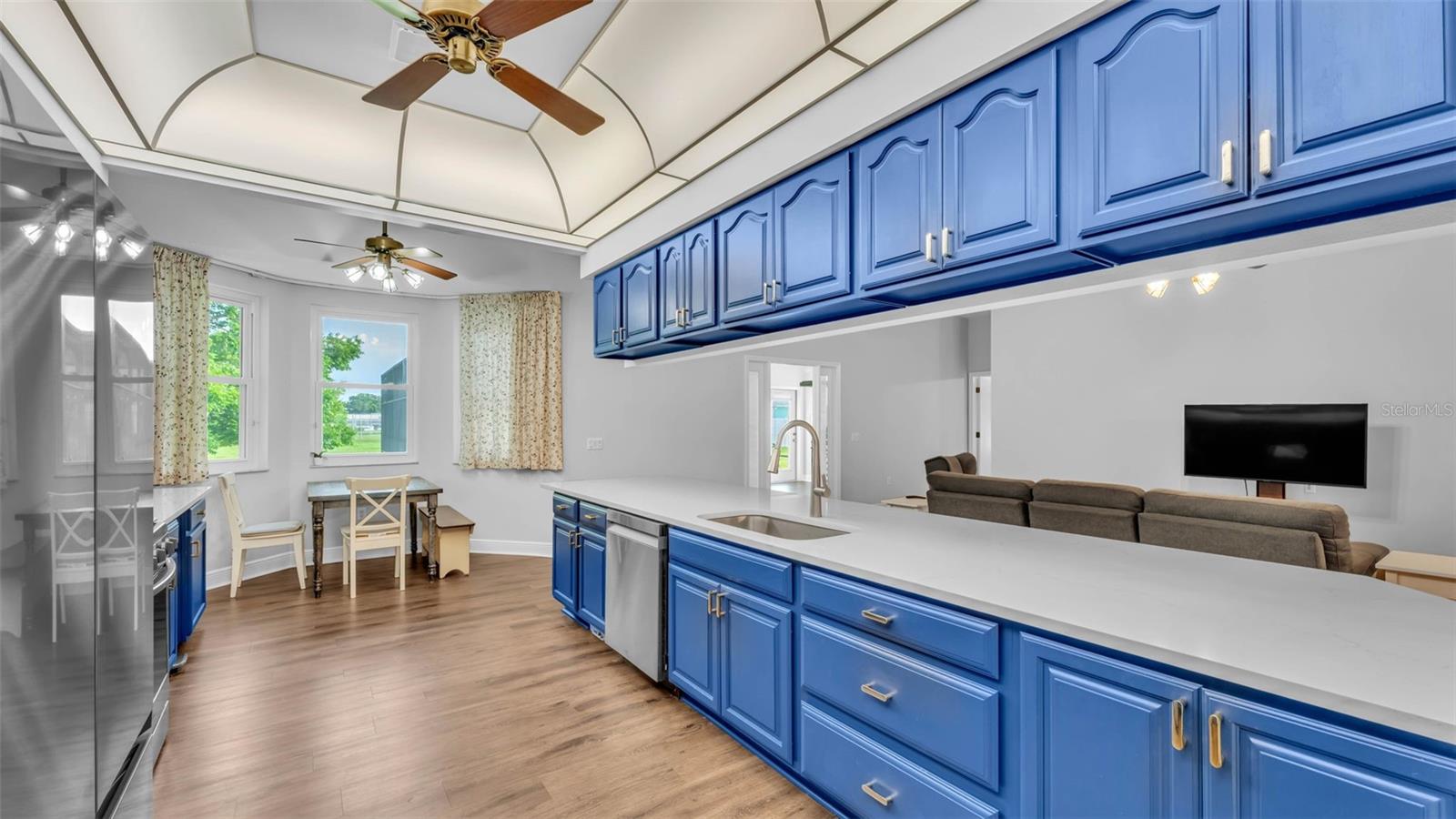 Listing photo id 8 for 535 Todhunter Way