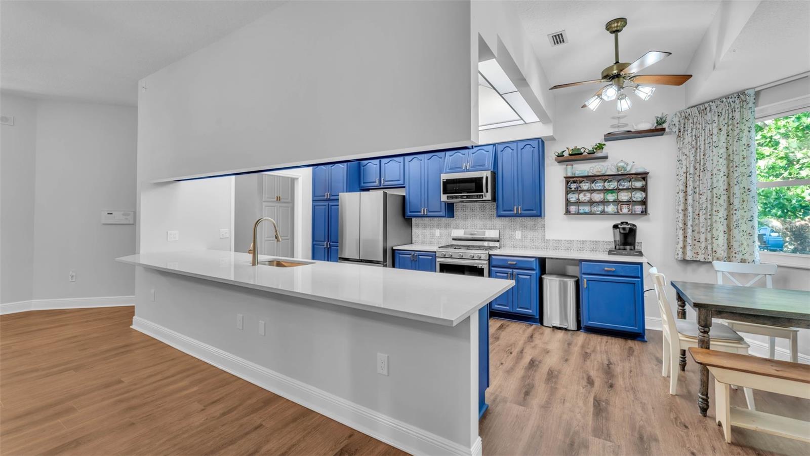 Listing photo id 9 for 535 Todhunter Way