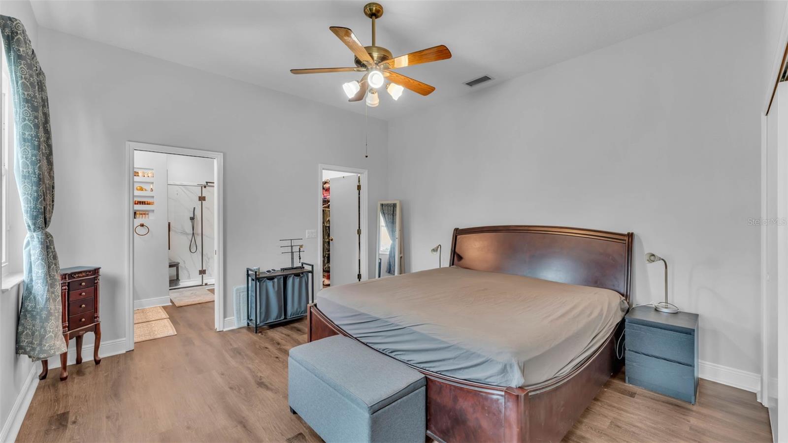 Listing photo id 15 for 535 Todhunter Way