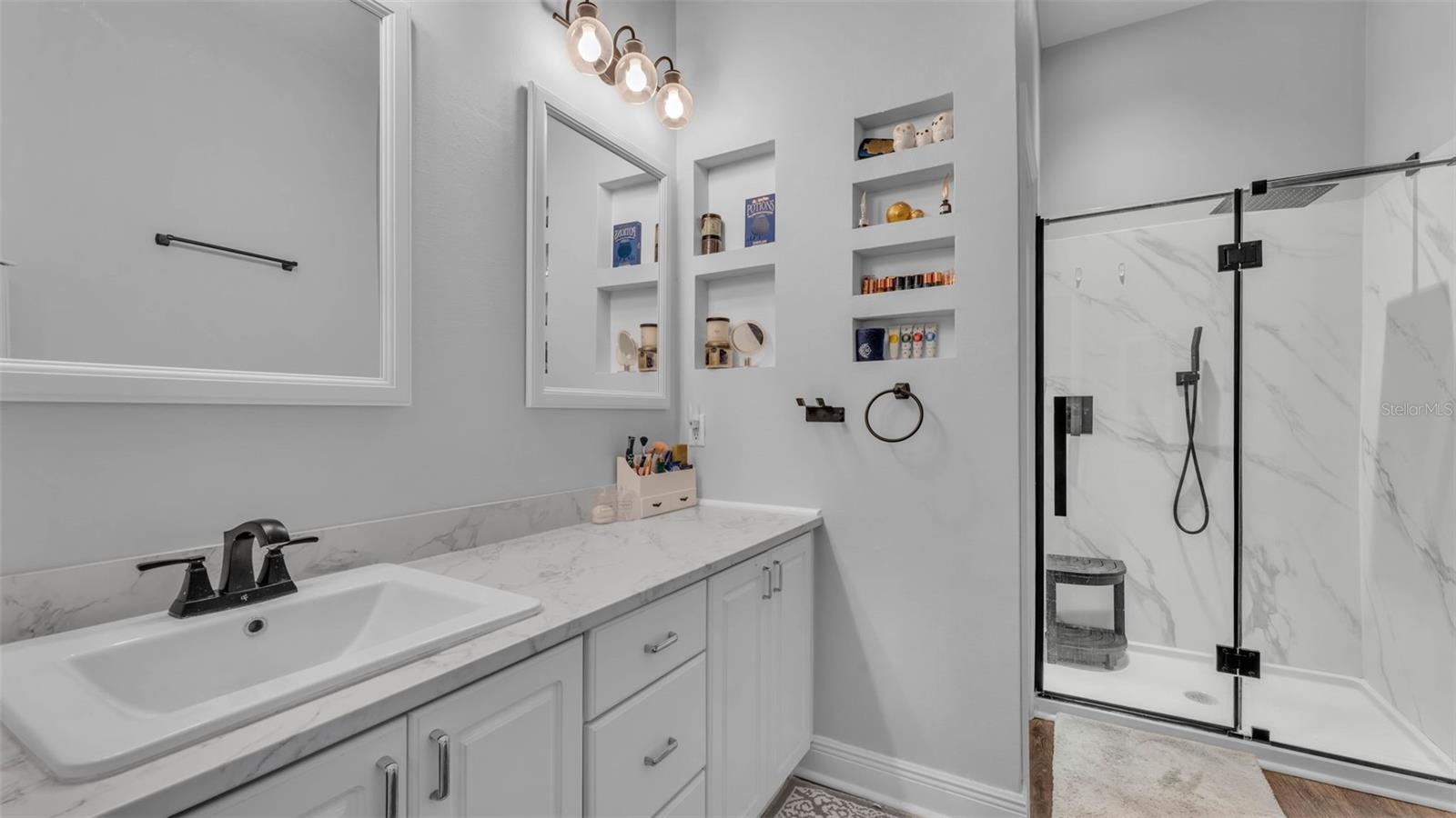 Listing photo id 18 for 535 Todhunter Way