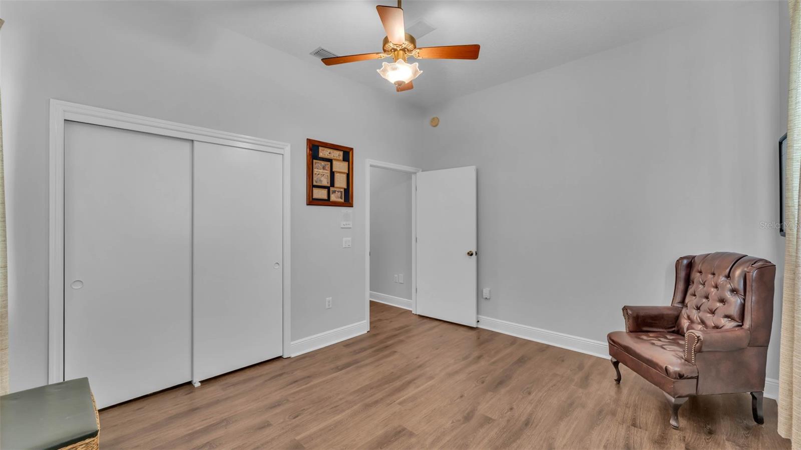Listing photo id 20 for 535 Todhunter Way