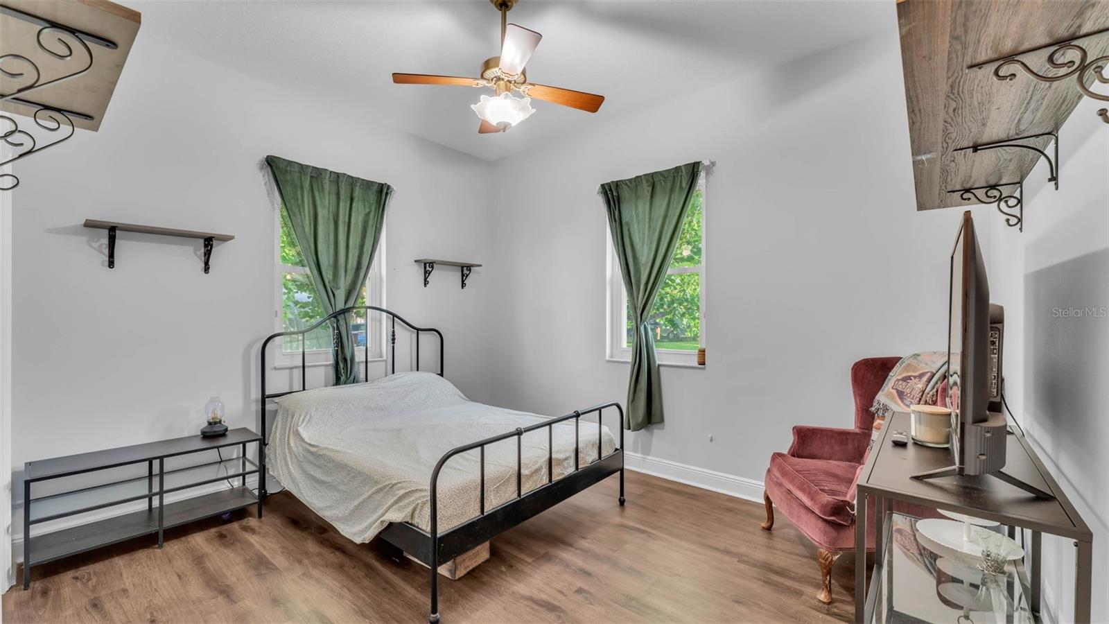 Listing photo id 23 for 535 Todhunter Way