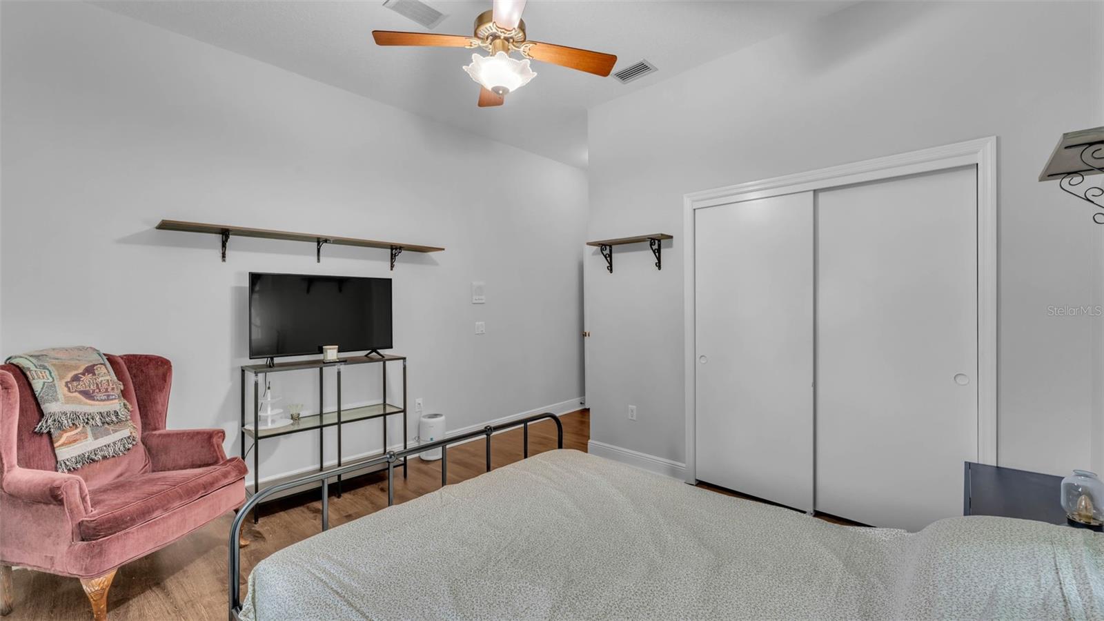 Listing photo id 24 for 535 Todhunter Way
