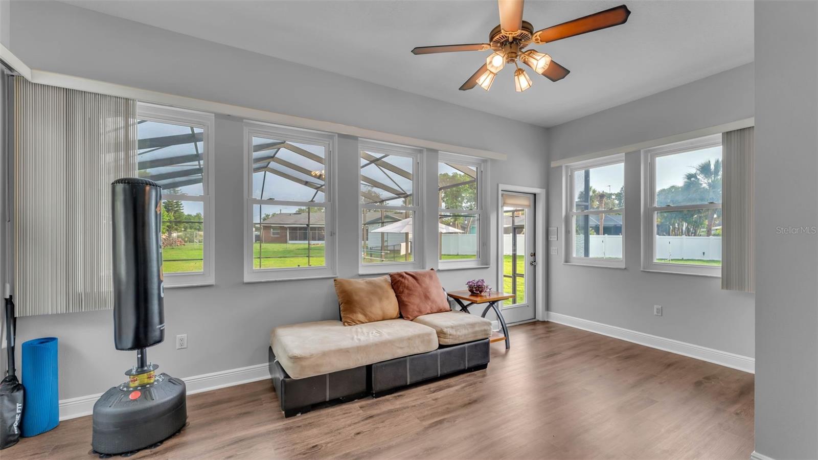 Listing photo id 25 for 535 Todhunter Way