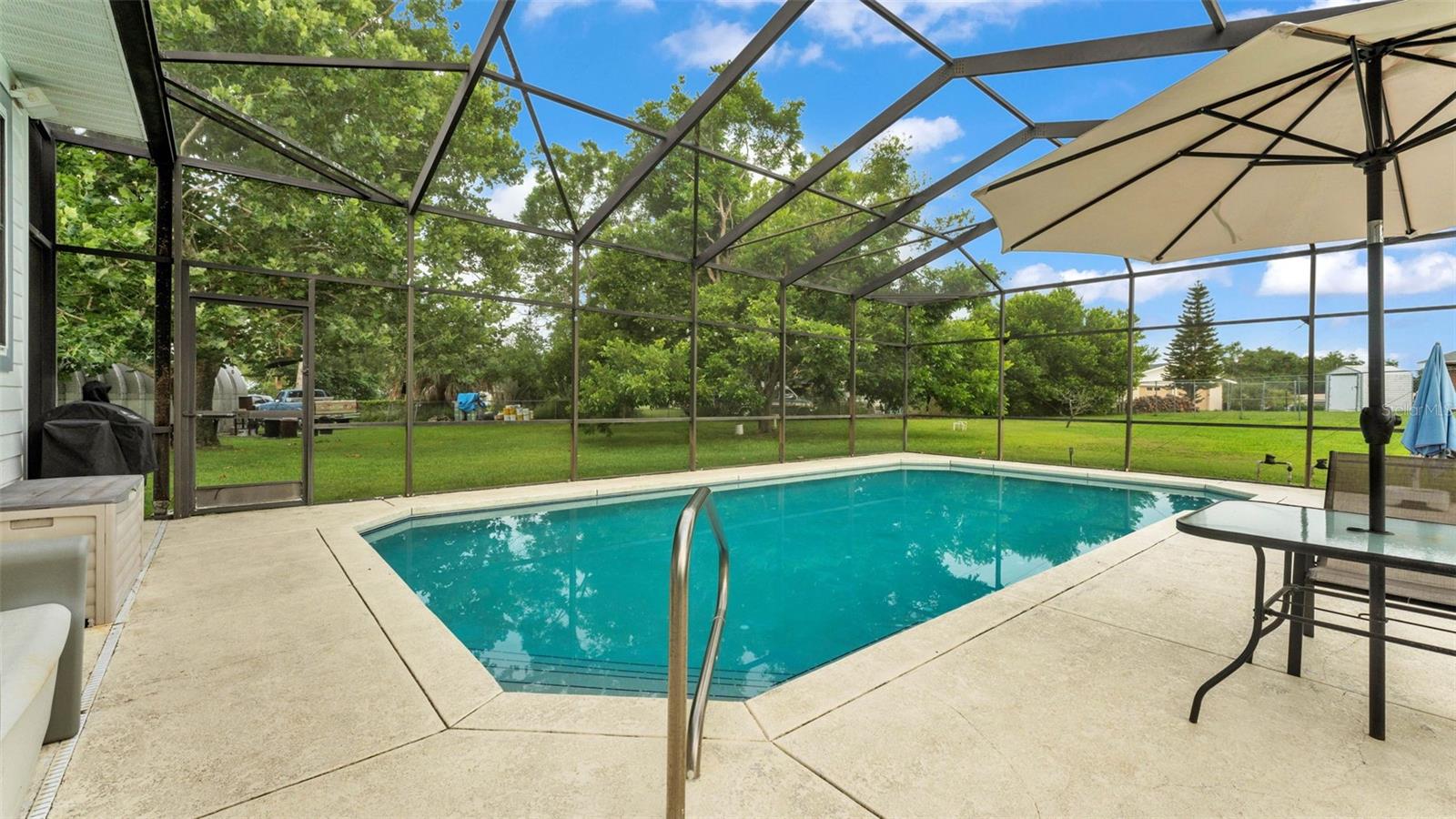 Listing photo id 43 for 535 Todhunter Way
