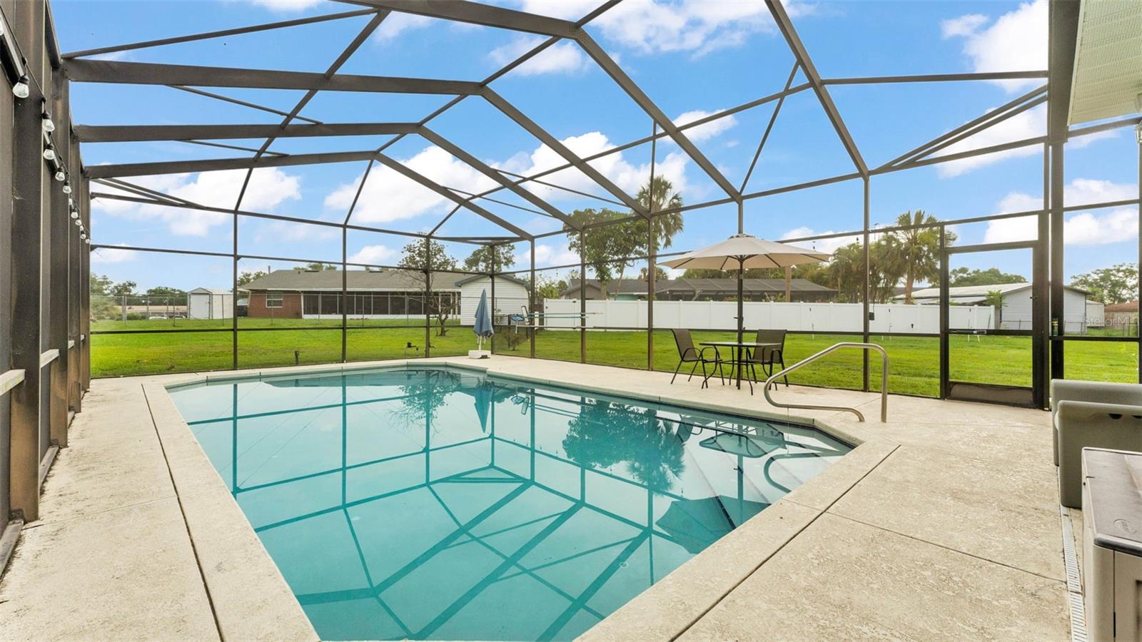 Listing photo id 44 for 535 Todhunter Way
