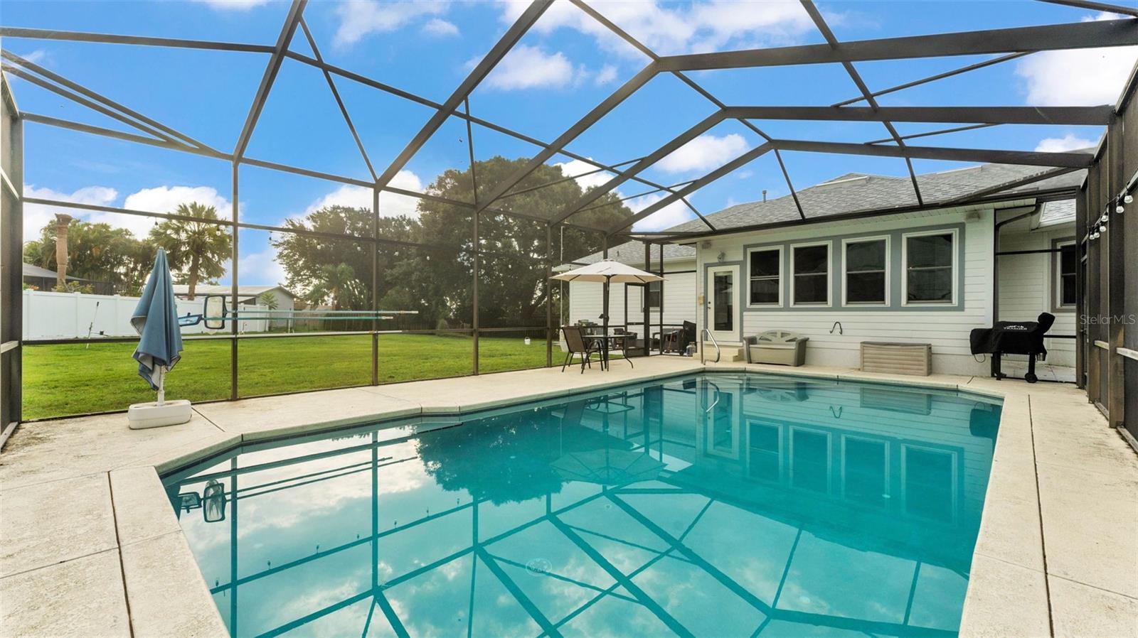 Listing photo id 45 for 535 Todhunter Way