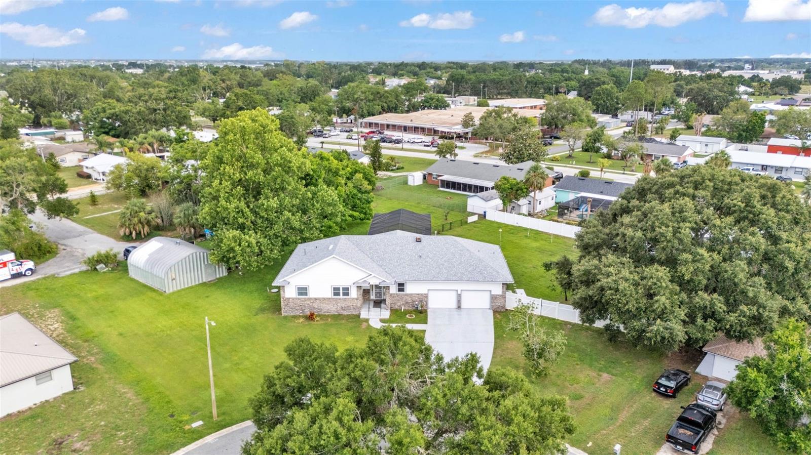 Listing photo id 50 for 535 Todhunter Way