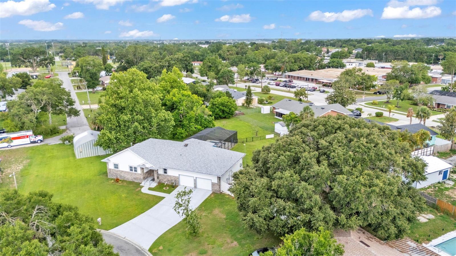 Listing photo id 52 for 535 Todhunter Way