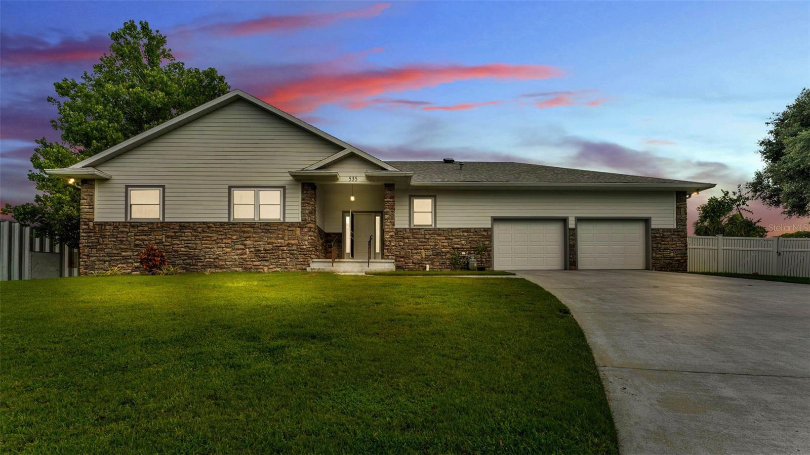 Listing photo id 58 for 535 Todhunter Way