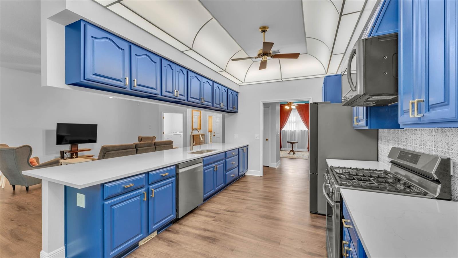 Listing photo id 7 for 535 Todhunter Way